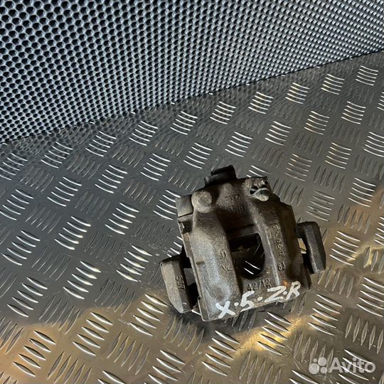 Суппорт тормозной задний правый BMW X5