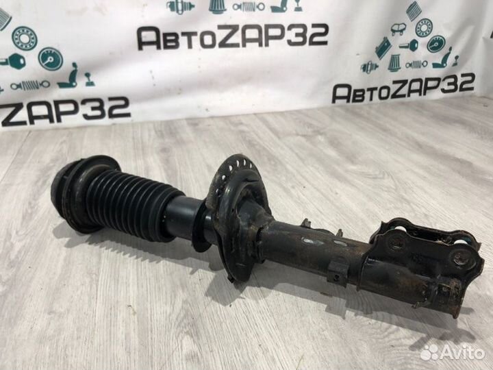 Амортизатор передний правый Hyundai Solaris седан