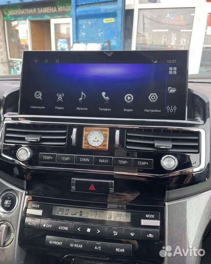 Штатная магнитола на Toyota LC 200, стиль Lexus