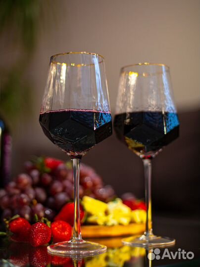 Бокалы для вина с золотым ободком