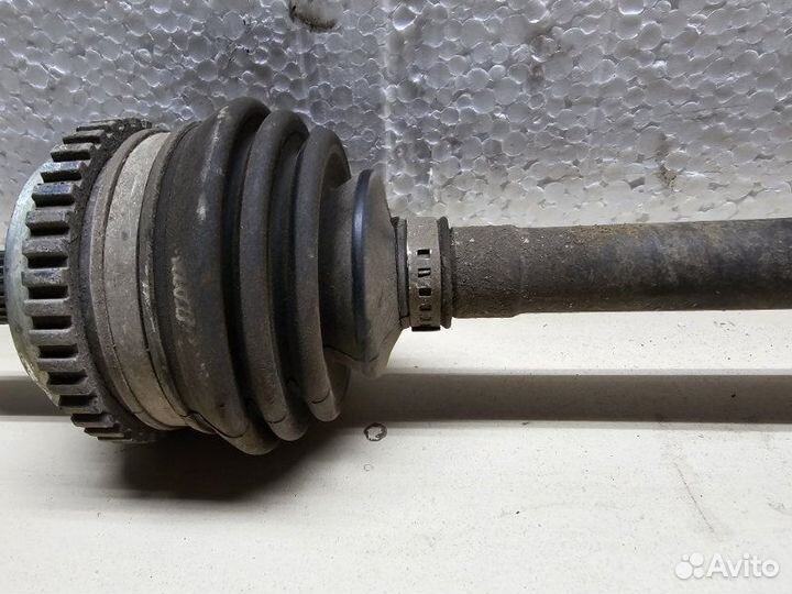 Привод левый в сборе Лада Приора 2012