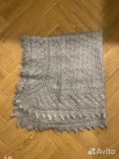 Пуховый платок ручной работы серый