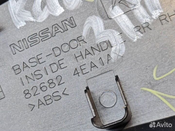 Накладка двери задняя правая Nissan Qashqai J11