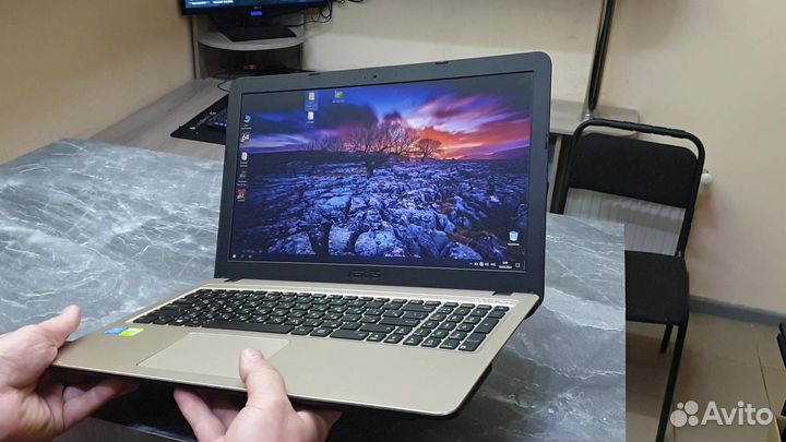 Ноутбук Asus (экран Full HD, 4 ядра, карта Nvidia)