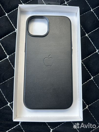 Чехлы на iPhone 14