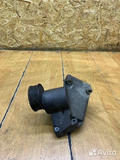 Кронштейн двигателя правый Ford Focus 1 fydb 2003