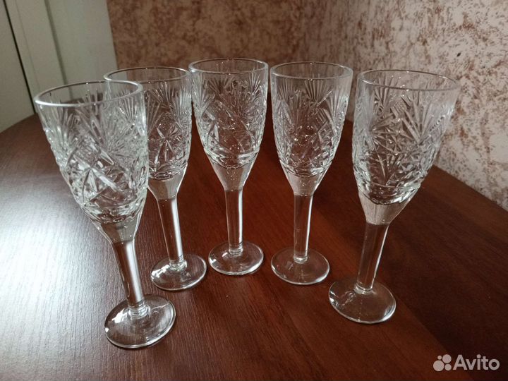 Хрустальная конфетница на ножке