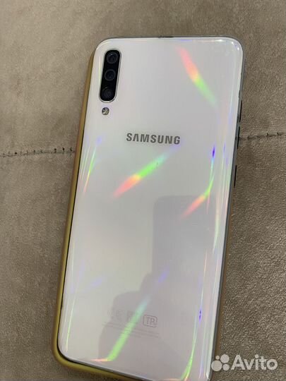 Samsung Galaxy A70, 8/128 ГБ