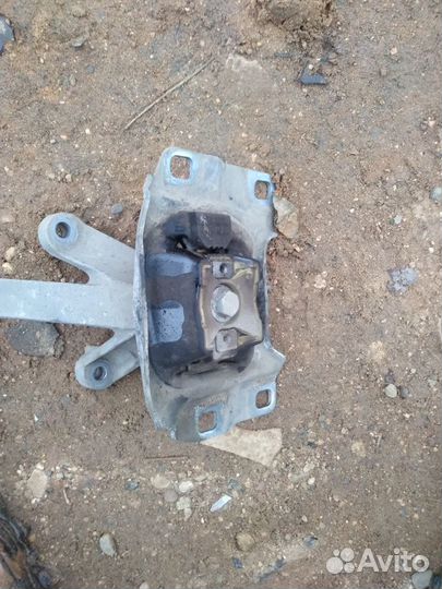 Опора кпп левая Ford Focus 3