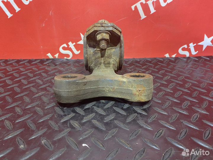 Кронштейн стабилизатора переднего