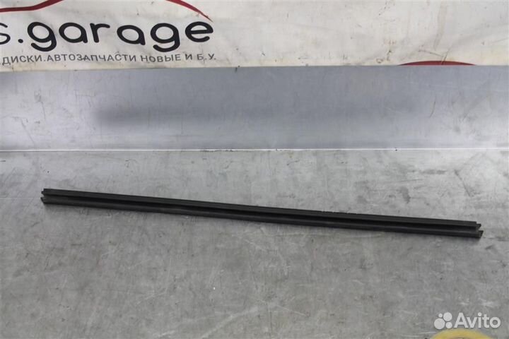 Уплотнитель стекла двери передней левой Ford Focu