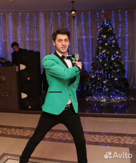 Ведущий на праздник