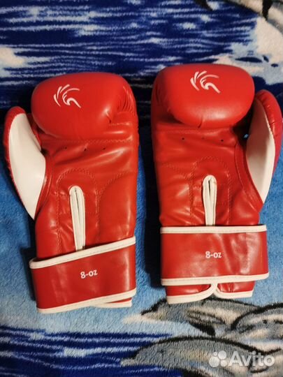 Боксерские перчатки 10 и 8 oz