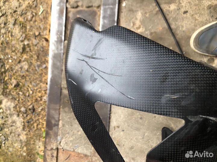 Ducati Panigale 1199 накладка на маятник карбон