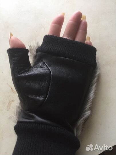 Перчатки без пальцев)