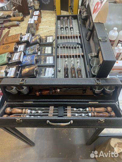 Набор шампуров в чемодане