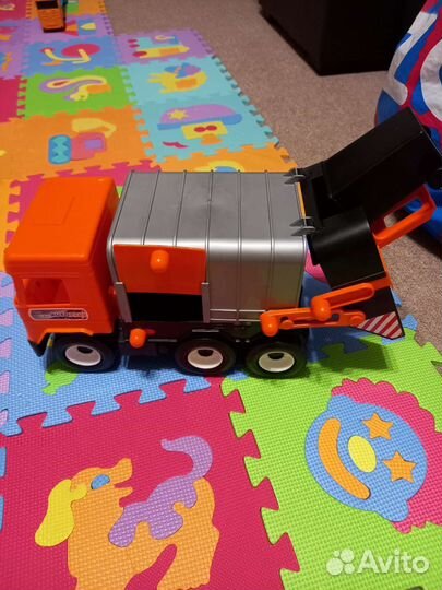 Мусоровоз игрушка