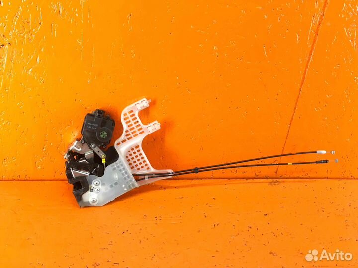 Замок двери задней правой Hyundai Tucson