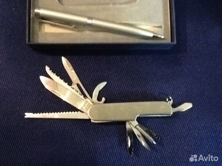 Подарочный набор: швейцарский нож и авторучка
