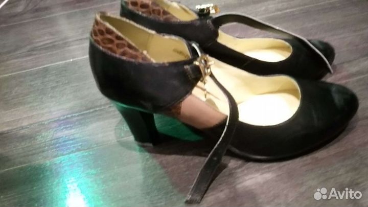 Продам женские туфли