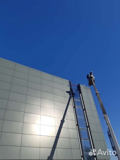 Мойка фасадов, окон, витражей. Высотные работы