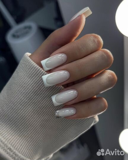 Модель на маникюр