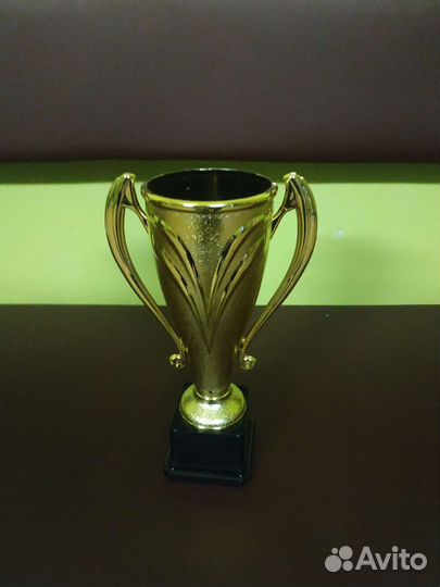 Кубок золотой пластиковый