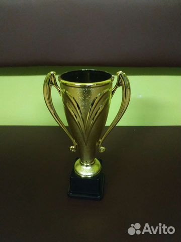 Кубок золотой пластиковый