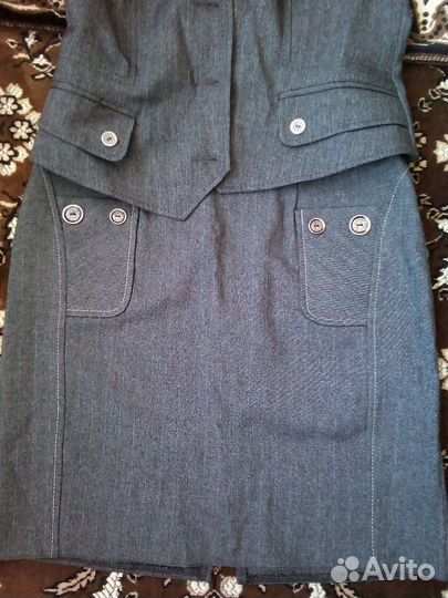 Продаю костюм