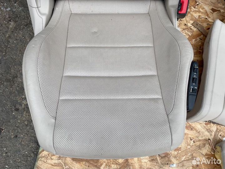 Кожаный салон Mercedes-Benz E C207 3.0 2015