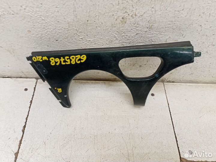 Накладка под правую фару