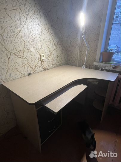 Компьютерный стол