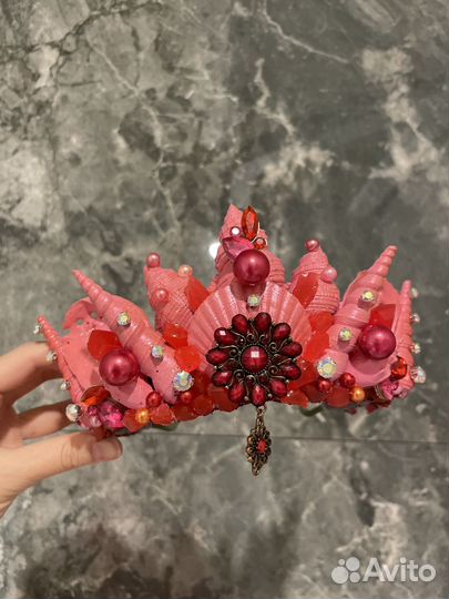 Корона из ракушек ручная работа
