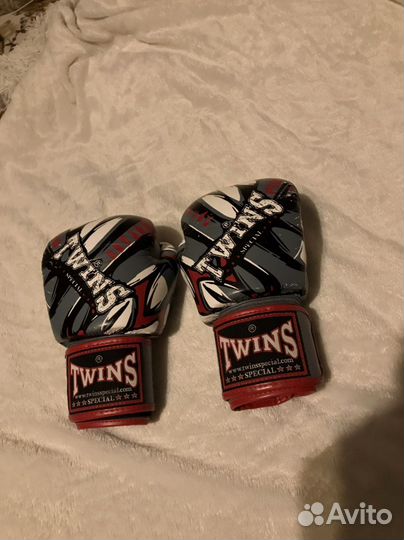 Боксерские перчатки Twins 10oz