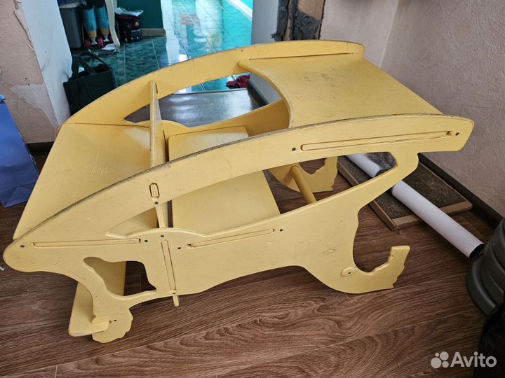 Лошадка качалка,стульчик доя кормления, парта