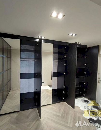 Зеркальный шкаф