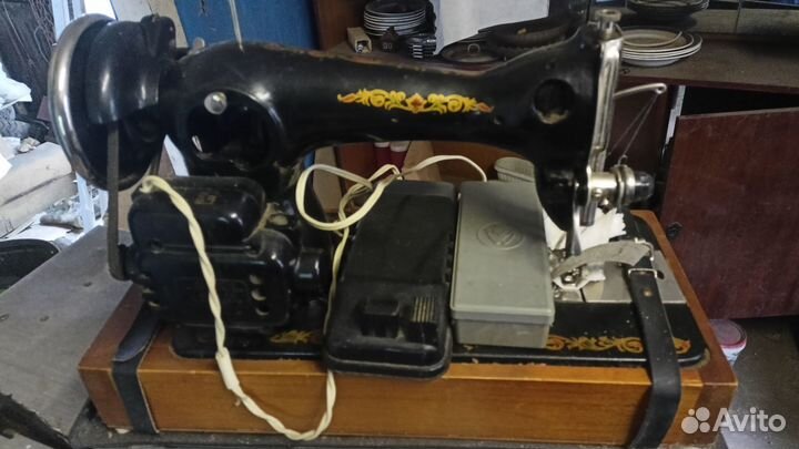 Швейная машина 