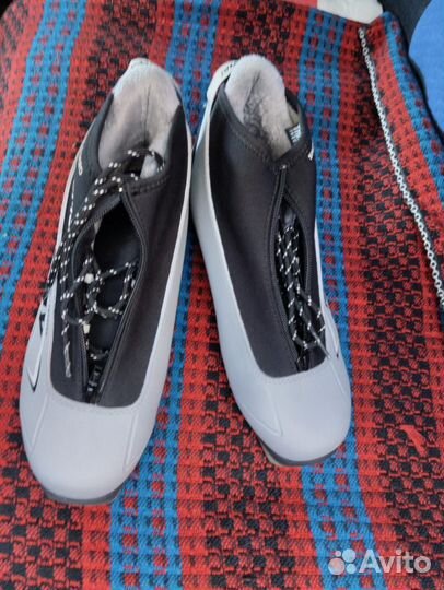 Лыжные ботинки