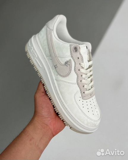 Nike Air Force 1 luxe summit white