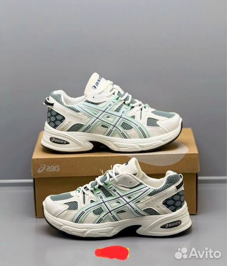 Кроссовки женские asics