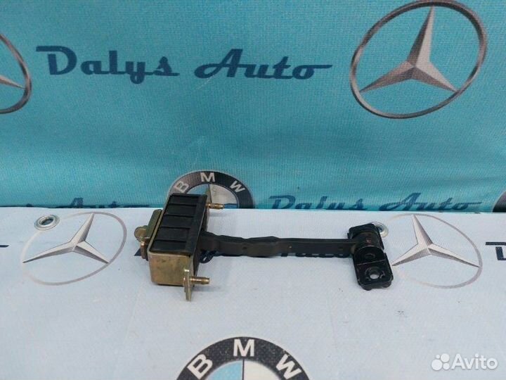 Ограничитель двери передний правый Mercedes-Benz