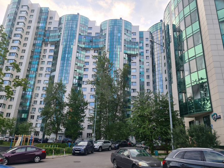 2-к. квартира, 68 м², 4/17 эт.