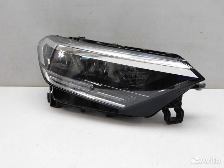 Фара правая Volkswagen Polo