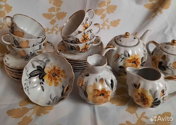 Чайный сервиз.Лфз ссср.Осенние цветы
