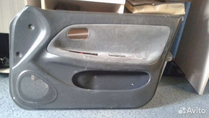 Обшивка на двери Toyota Sprinter ae100