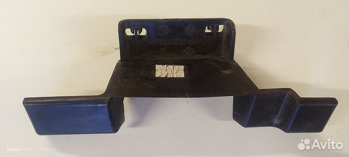 Кожух замка капота Renault Sandero 2