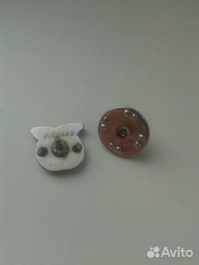 Значок французской радиостанции Европа 1