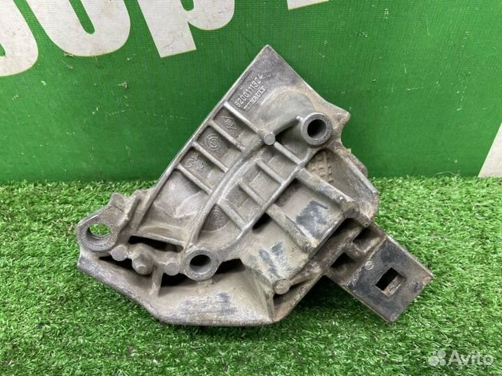 Кронштейн опоры двигателя правый Renault Symbol