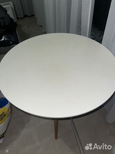 Стол обеденный круглый белый