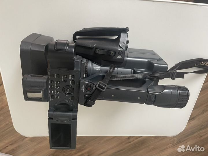 Видеокамера Sony HDR-AX2000E